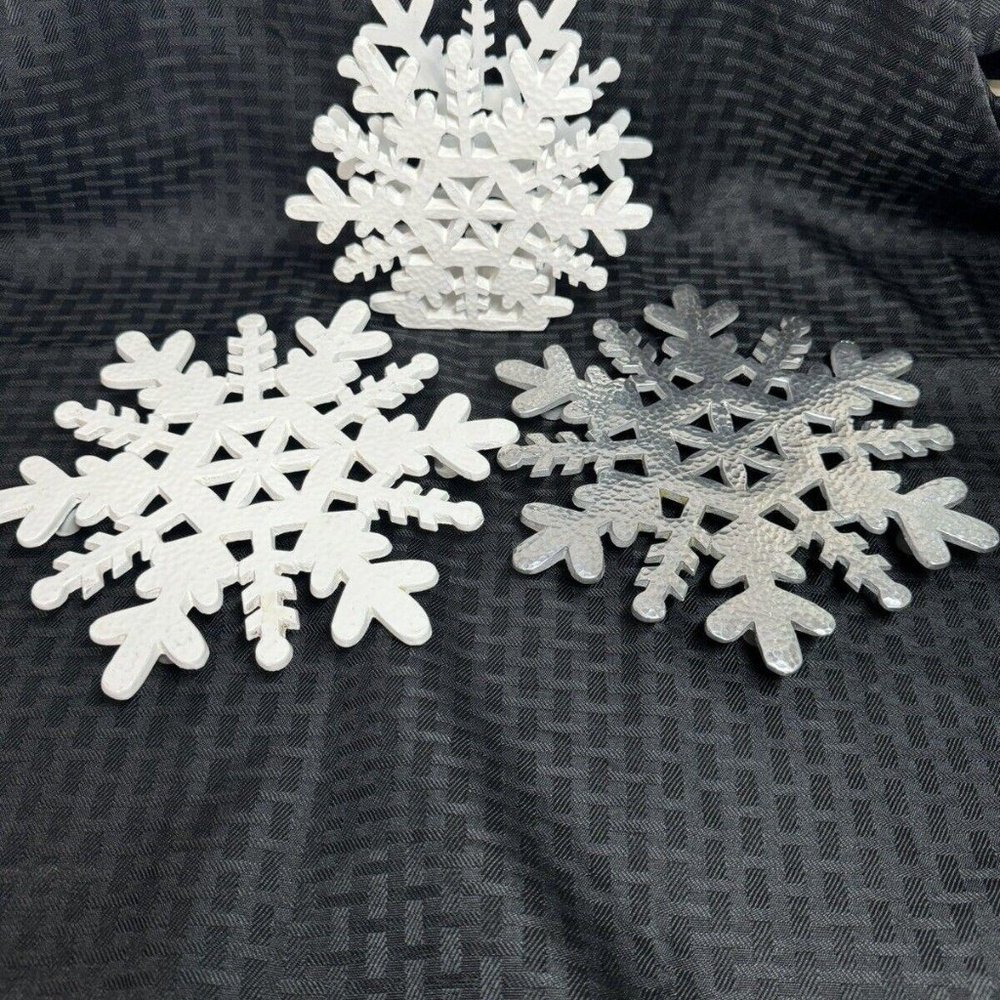 Crate & Barrel Snowflake Napkin holder and 2 trivets/pot holders